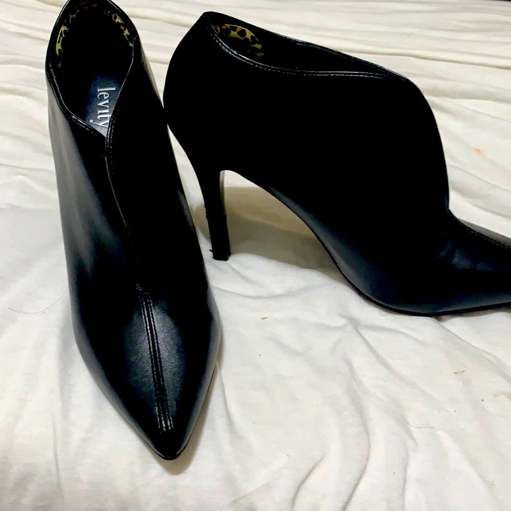 Heels , levity brand